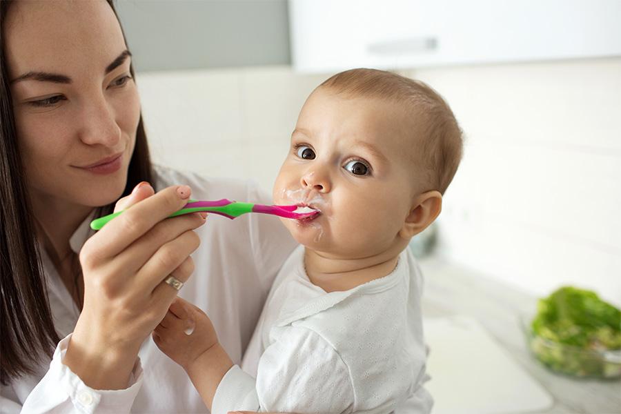 mother-feed-cute-baby-with-spoon-edit