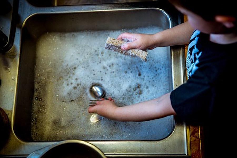 washing-dishes-1112077__340